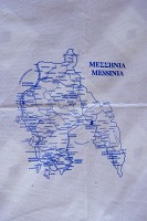 mapka prowincji messyna na obrusie w restauracji